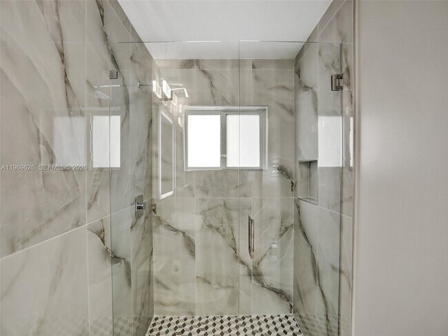 Building Photo - 491 SE 23rd Ave