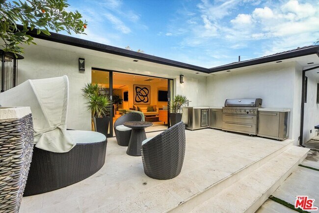 Building Photo - 11364 Sunset Blvd