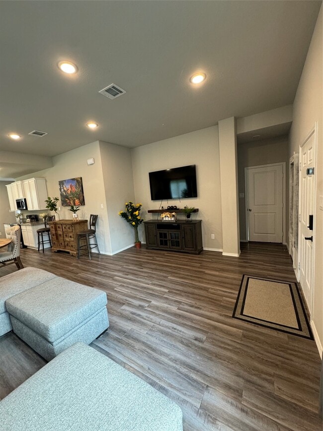 Building Photo - 710 Crystal River