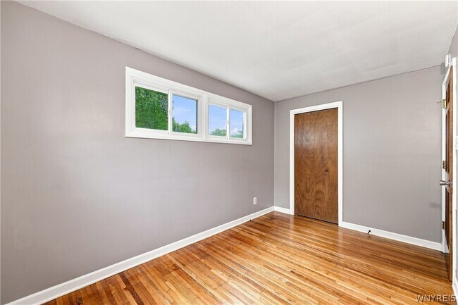 Building Photo - 4643 Patricia Dr