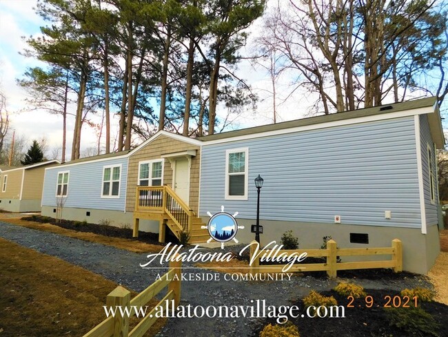 Primary Photo - Lake Allatoona Living and 1 mile from Down...