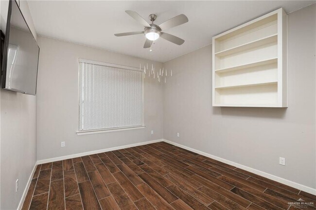 Building Photo - 26 Amistad Cir