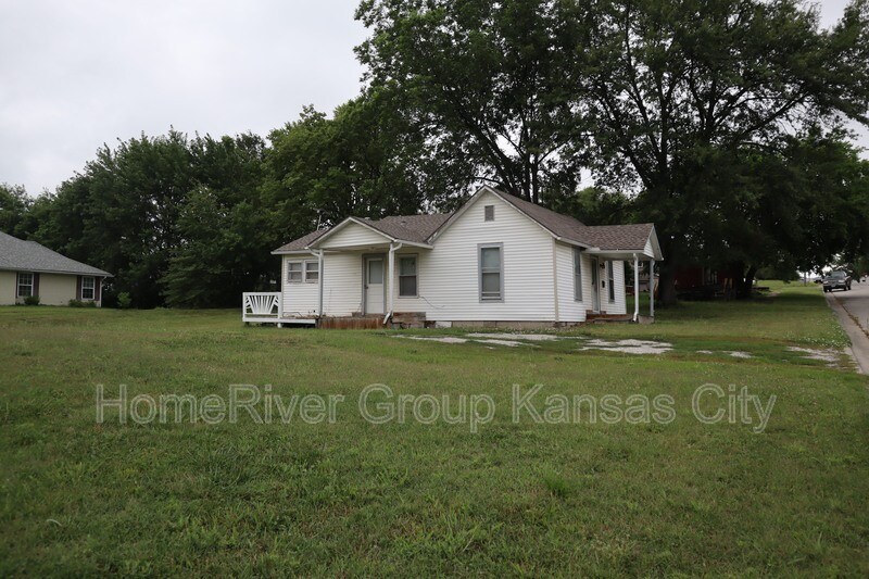 Building Photo - 2304 Elm St