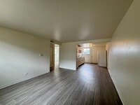 Building Photo - 2 Bedroom 1 Bath In Lakewood! Available Now!!