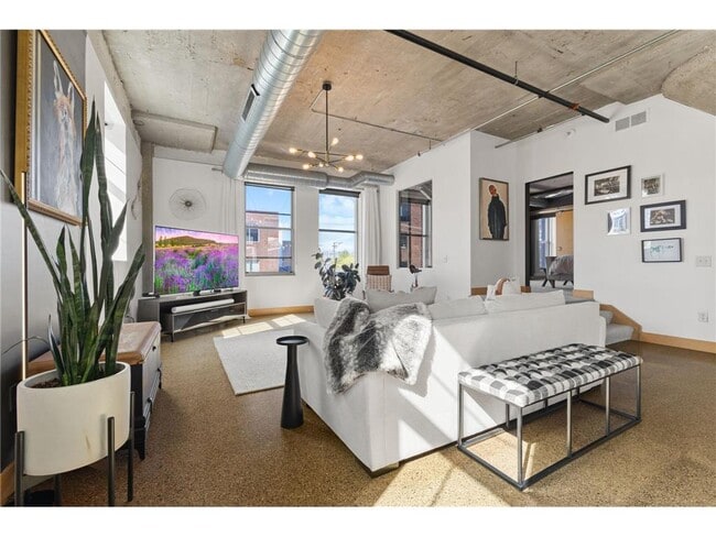 Building Photo - 918 N 3rd St