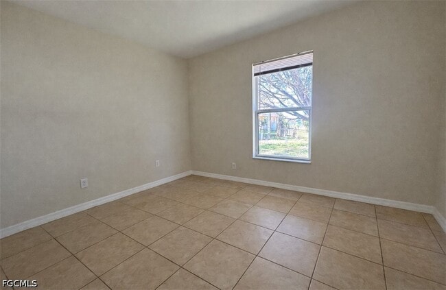 Building Photo - 2010 NE 13th Pl