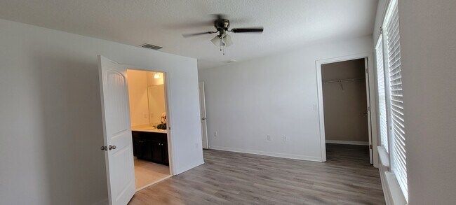 Building Photo - 2391 Beacon Landing Cir