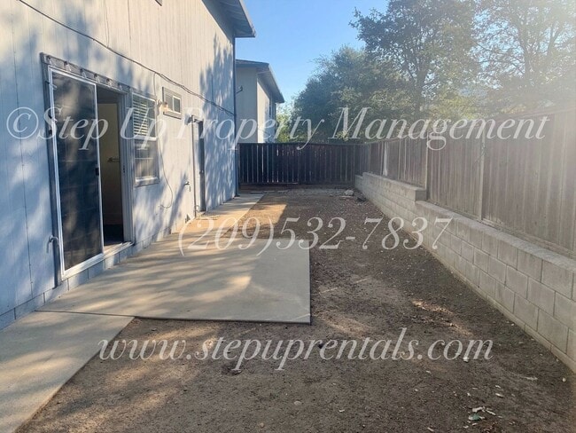 Building Photo - Welcoming and Spacious 3 Bedroom 2.5 Bathroom Home in Sonora!