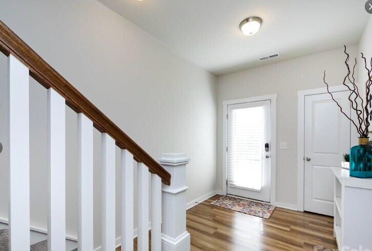 Building Photo - 1028 Sharon Towns Dr