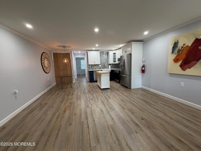Building Photo - 533E Dartmoor Ct