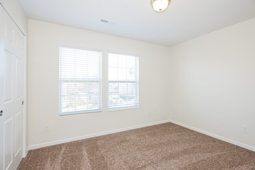 Building Photo - 5437 Twin Brook Dr
