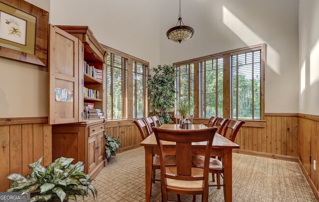 Building Photo - 215 Brooklet Cir