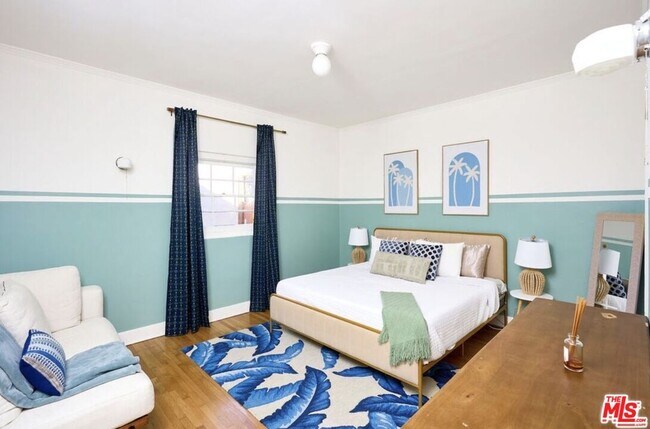 Building Photo - 818 Palms Blvd