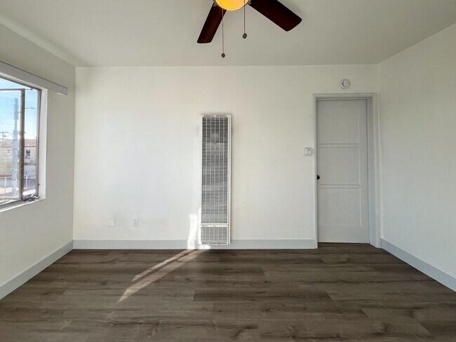 Interior Photo - 5919-5925 Crenshaw Blvd