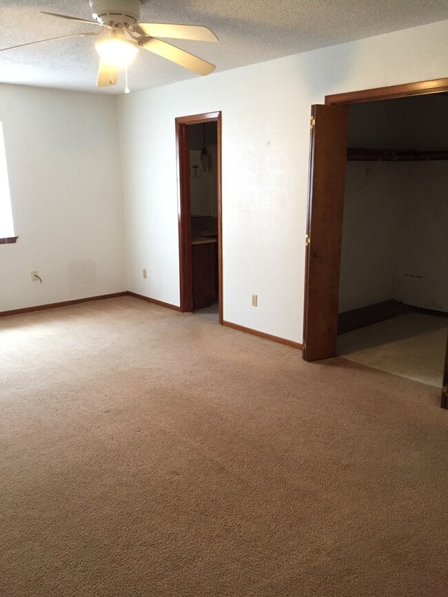 Building Photo - 3 Bedroom 1.75 Bath with a Spacious Lot