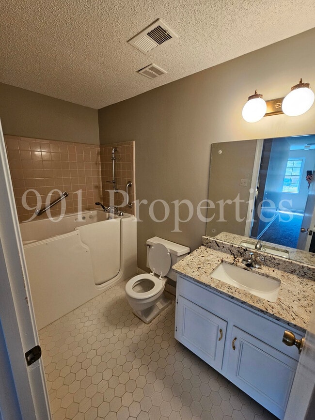 Building Photo - 2601 Camrose Cove