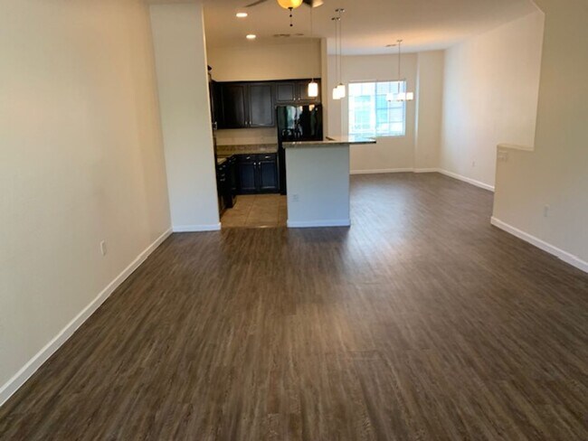 Building Photo - Condo in walking distance to downtown Chandler