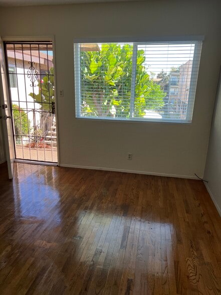 Primary Photo - 1400 E 9th St