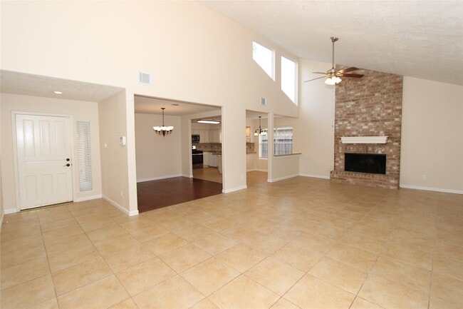 Building Photo - 2731 Colony Dr