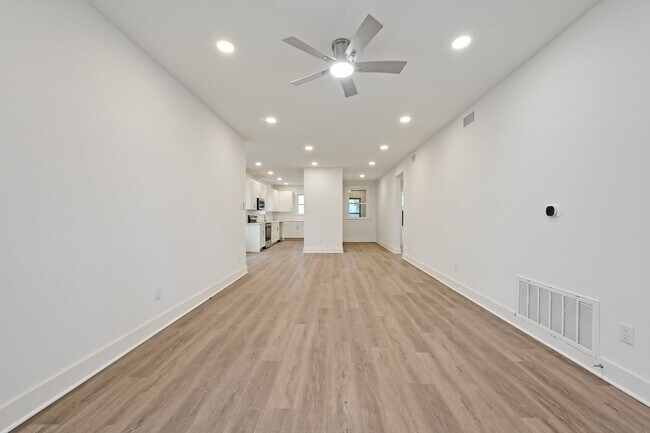 Building Photo - Top of the line House in West Campus for A...
