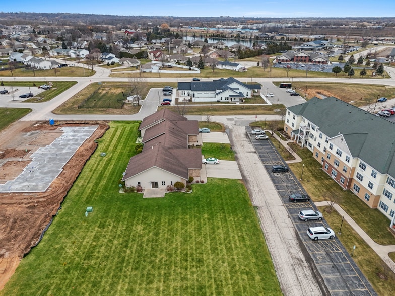 Building Photo - 2700 Saffron Pl