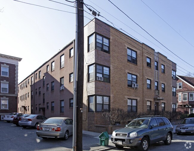 Building Photo - 218 Waterman St