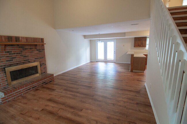 Building Photo - 1902 Mirtle Grove Ct