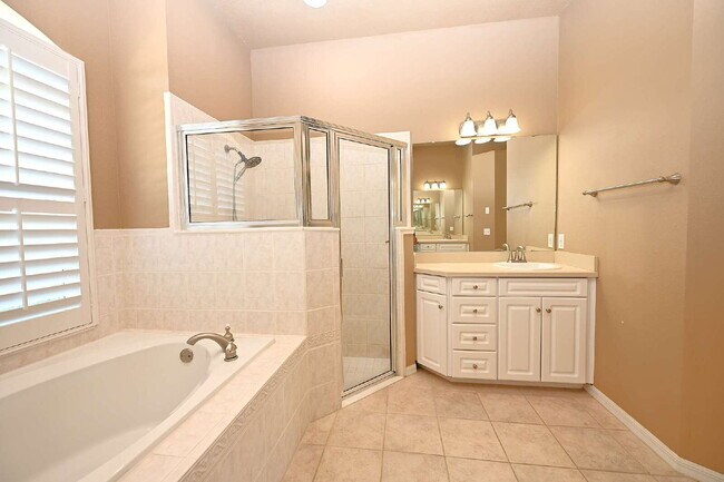 Building Photo - 2618 High Ridge Dr