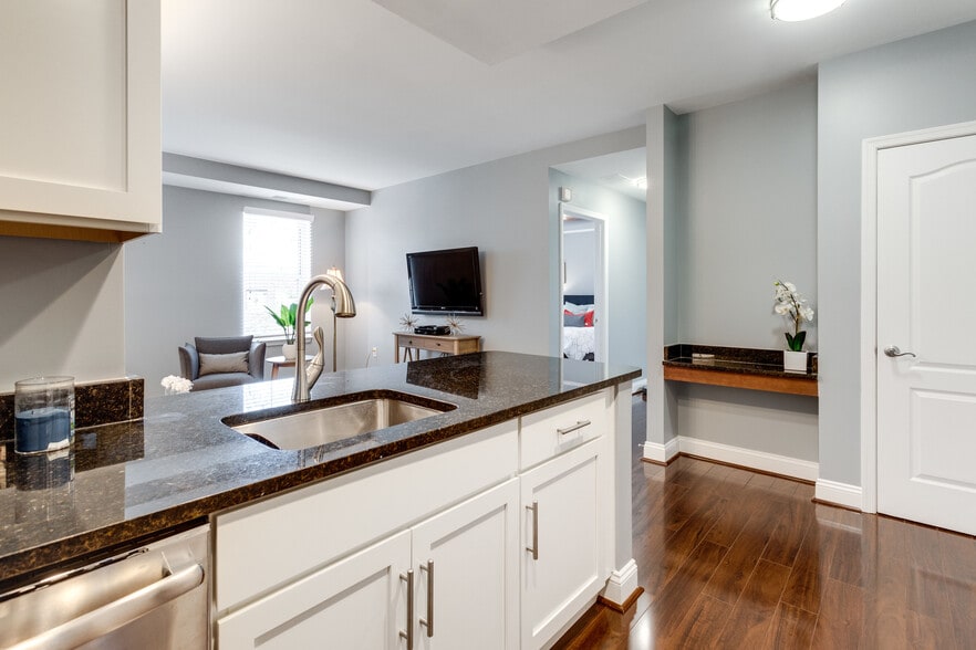 Kitchen - 1111 Oronoco St