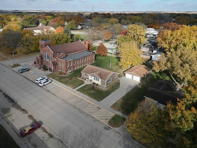 Building Photo - 405 E 5th St