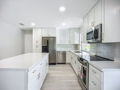 Building Photo - 5542 32nd Ave SW