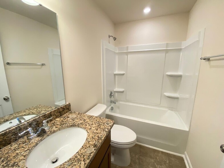 Building Photo - 317 White Oak Ridge Dr