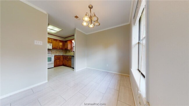 Building Photo - 1003 Val Verde Dr