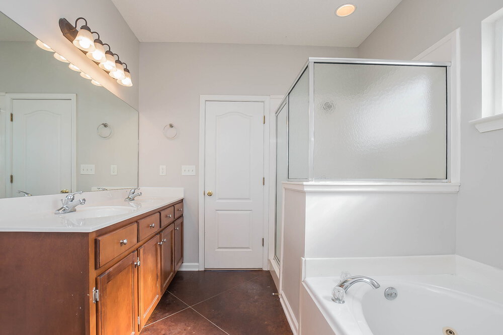 Building Photo - 8426 Linda Shore Cove