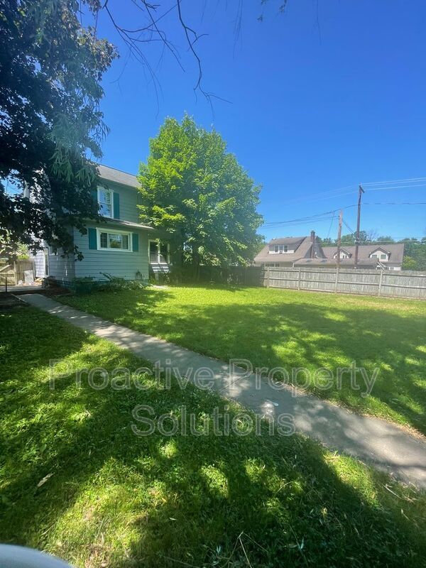 Building Photo - 528 Lindbergh Avenue