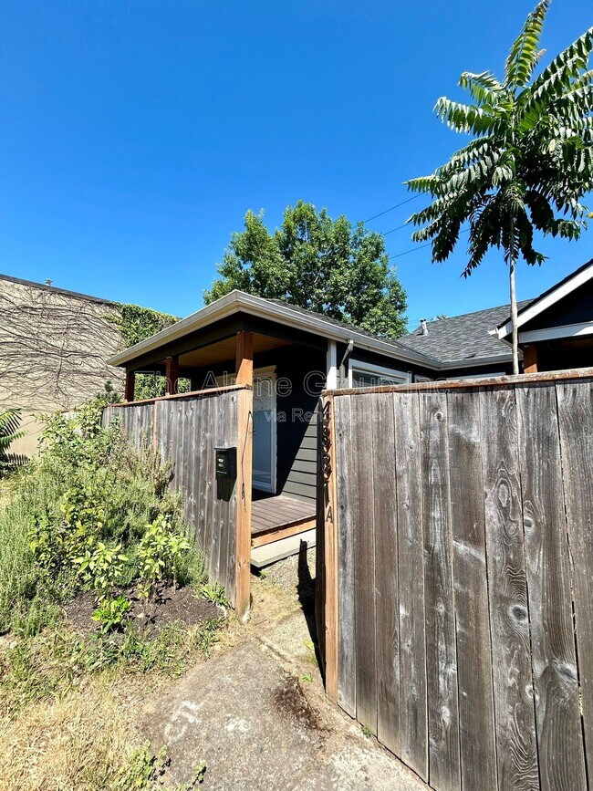 Building Photo - 4831 N Maryland Ave