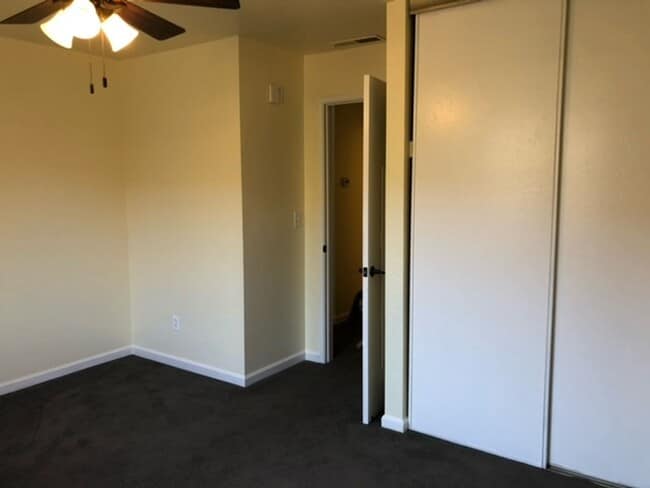 Building Photo - Charming Court Home Near Schools & Parks