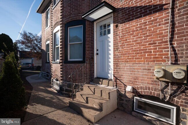 Building Photo - 2538 E County Line Rd