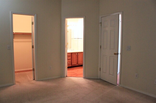 Building Photo - 6990 Los Reyes Cir