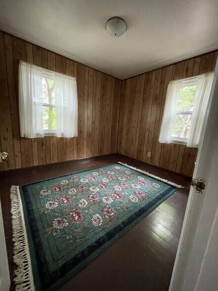 Bedroom 1 (100 sf) - 206 N 200 E