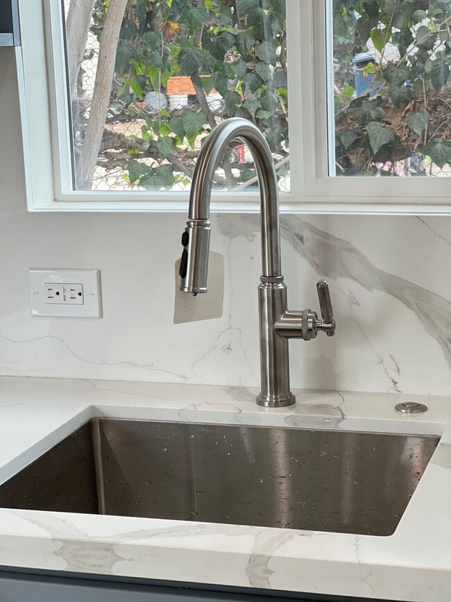 Building Photo - Brand New construction! 2 bed 1 bath,  Enj...
