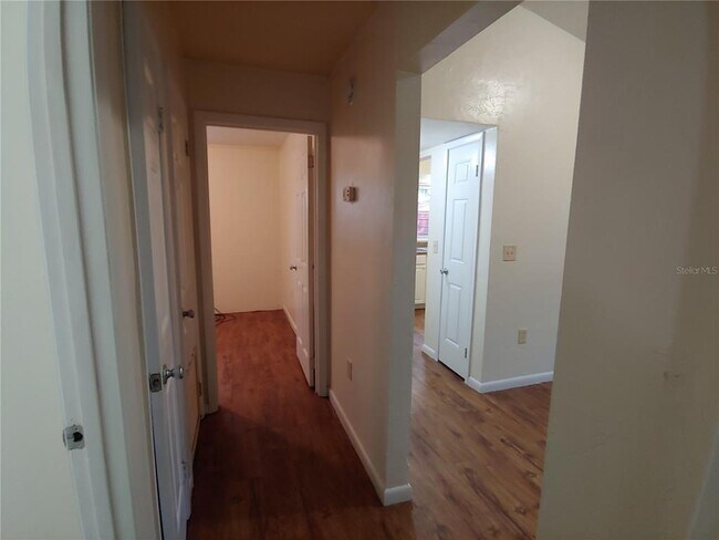 Building Photo - 208 NE 7th Pl