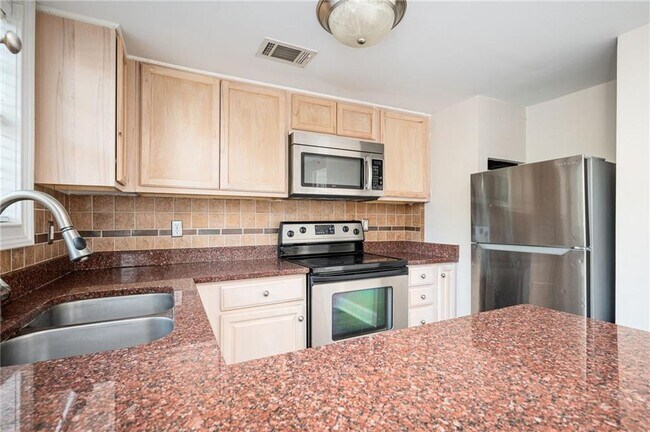 Building Photo - 31 Villa Ct SE