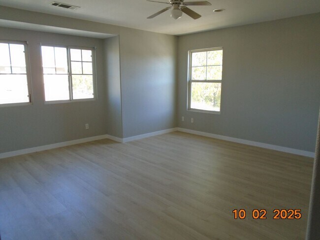 Building Photo - 2 bedroom condo in Vineyards gated community