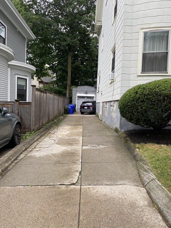 Building Photo - 131 Thorndike St