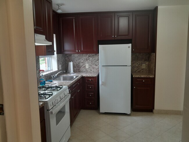 New Kitchen - 8001 Langdale St