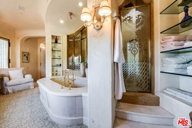 Building Photo - 1550 Amalfi Dr