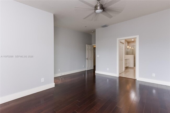 Building Photo - 623 NE 8th Ave