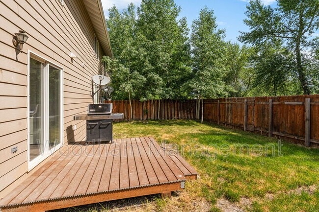 Building Photo - 306 Golden Valley Dr