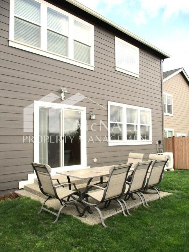 Building Photo - 5-Bedroom Home in Stetson Heights Backing to Greenbelt